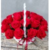Корзинка с красными розами